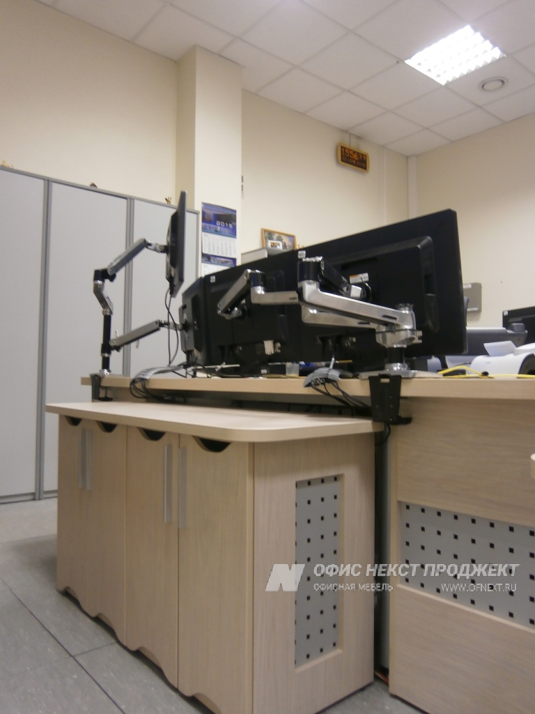 Фронтальные шкафы для размещения системных блоков